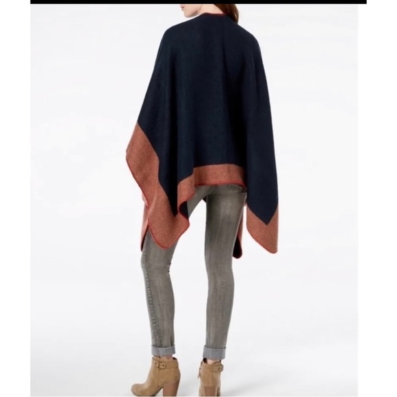 Vince Camuto Teal Herringbone Whipstitch Poncho Ruana Cape Shawl Topper RARE - Picture 4 of 10